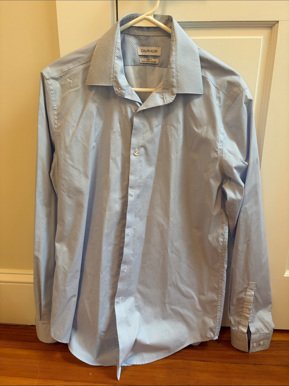 Calvin Klein Men's Pale Blue Patterned Dress Shirt